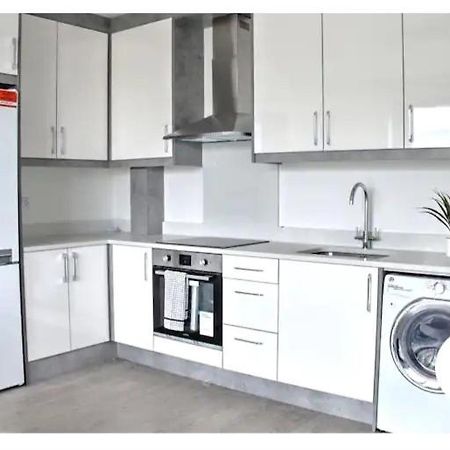 Lovely 2-Bedrooms With Free Parking Canvey Island エクステリア 写真